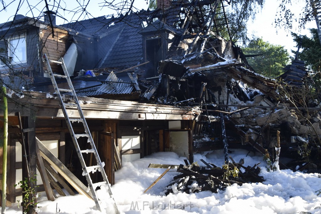 Grossfeuer Einfamilienhaus Siegburg Muehlengrabenstr P1233.JPG - Miklos Laubert